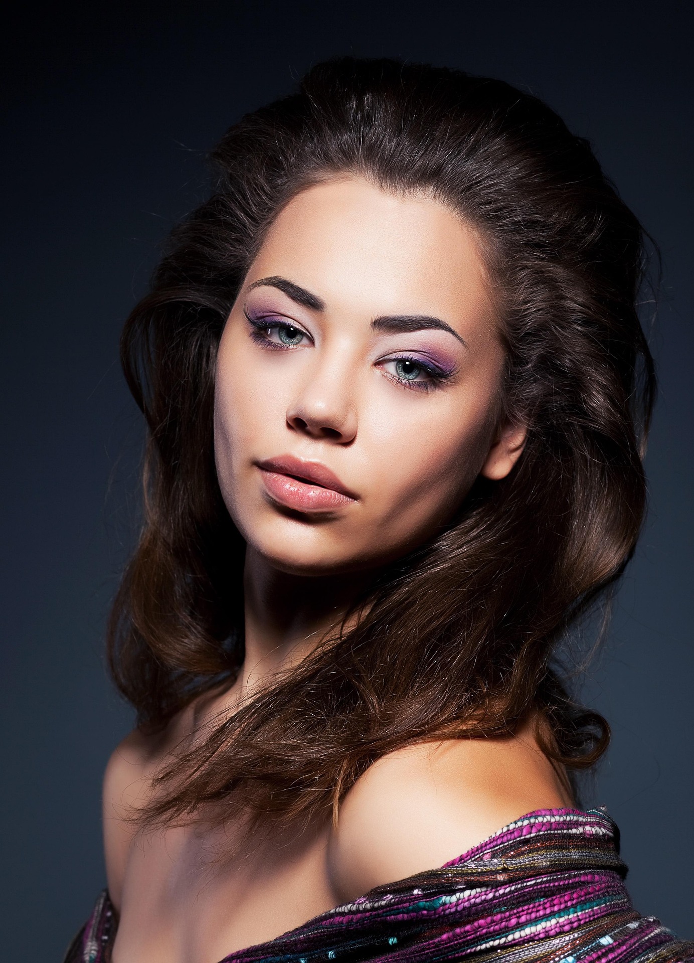 Full-bodied brunette waves